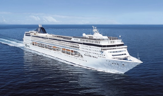 MSC Opera Seitenansicht auf See