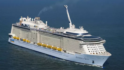 anthem-of-the-seas-mit-noth-star Anthem of the Seas Kreuzfahrtschiff mit ausgefahrenem North Star