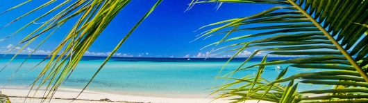 Karibik weißer Strand mit Sonne und Meer