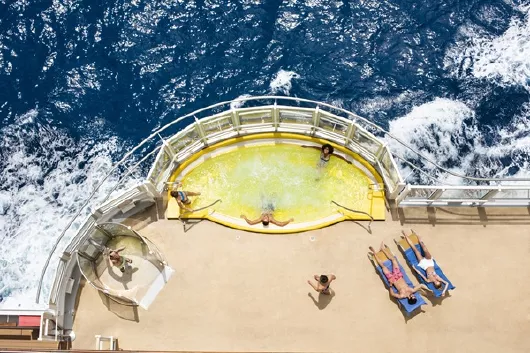Jacuzzi mit Meerblick bei Costa Kreuzfahrten