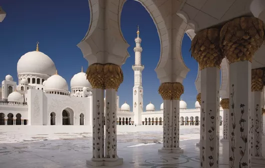 Mit Costa Kreuzfahrten in Abu Dhabi in der Sheikh Zayed Moschee
