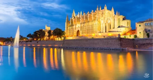 Mittelmeer Mallorca Kathedrale von Palma de Mallorca blaue Stunde
