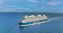 Mein Schiff Relax auf See Seitenansicht