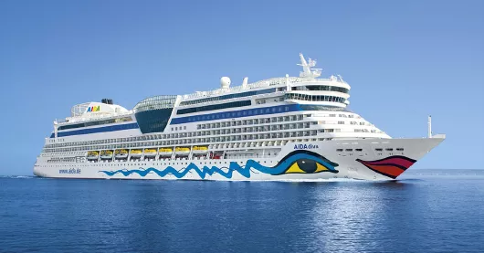 AIDAdiva Seitenansicht auf See