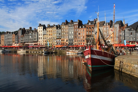 kreuzfahrten-flemming_75232861-vieux-bassin-dhonfleur-frankreich-le-havre hafen in Honfleur Frankreich
