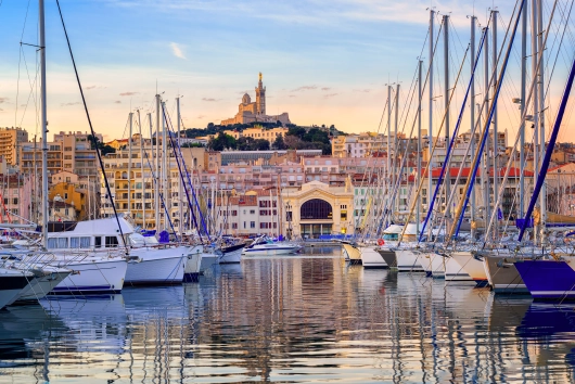 Marseille mit Blick auf Notre-Dame de la Garde
