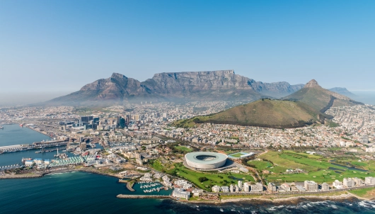 Kapstadt mit Tafelberg in Suedafrika